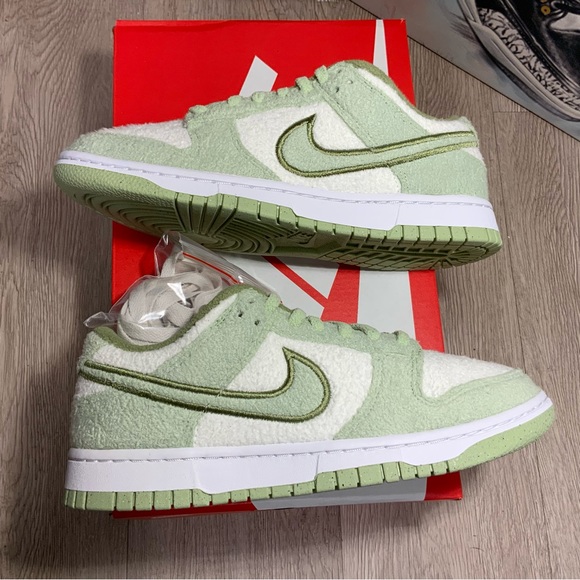 New Nike Dunk Low “Honeydew Fleece” Women’s size 7W DQ7579-300 - Picture 4 of 11